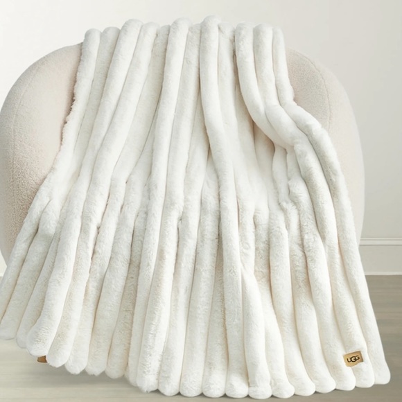 UGG Bedding Ugg Fur Throw Kaylah Cream White Faux Channel Quilted